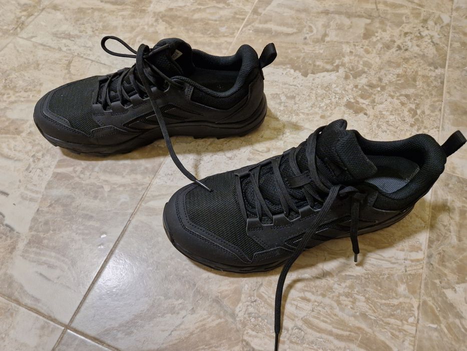 Адидас горетекс.