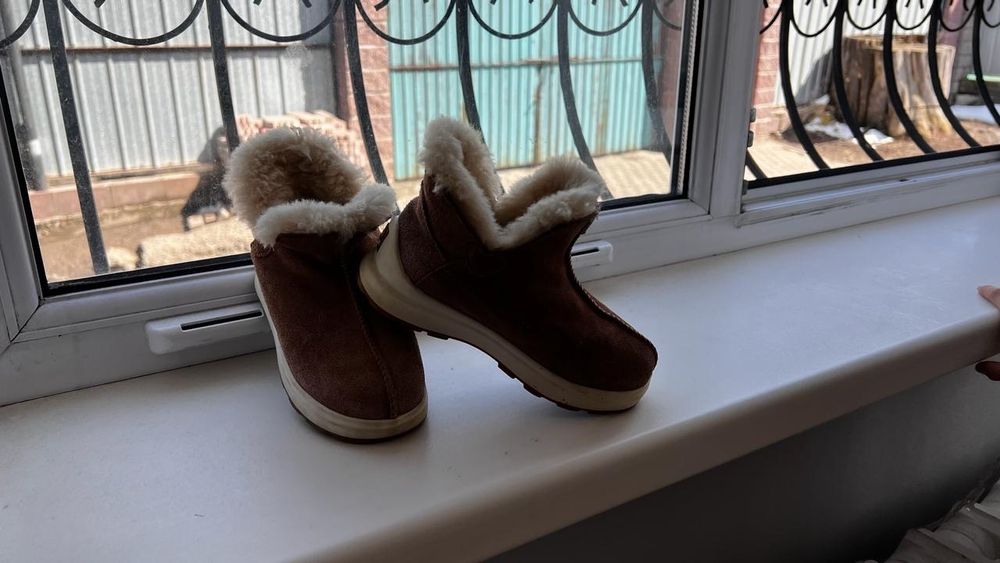 Продам полу сапожки для девочки