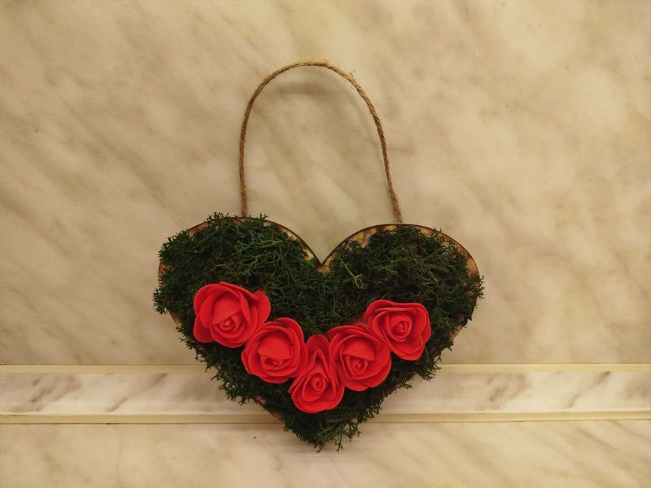 Сърце с рози и мъх