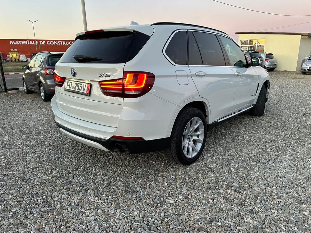 BMW X5  F15 TWIN SPORT X -Drive 2.0 distributie schimbata !