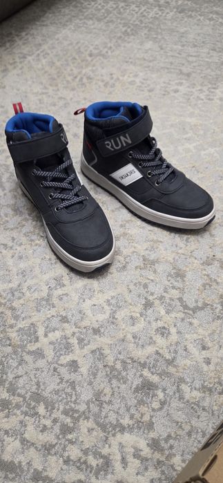 Продам ботинки для мальчика новые