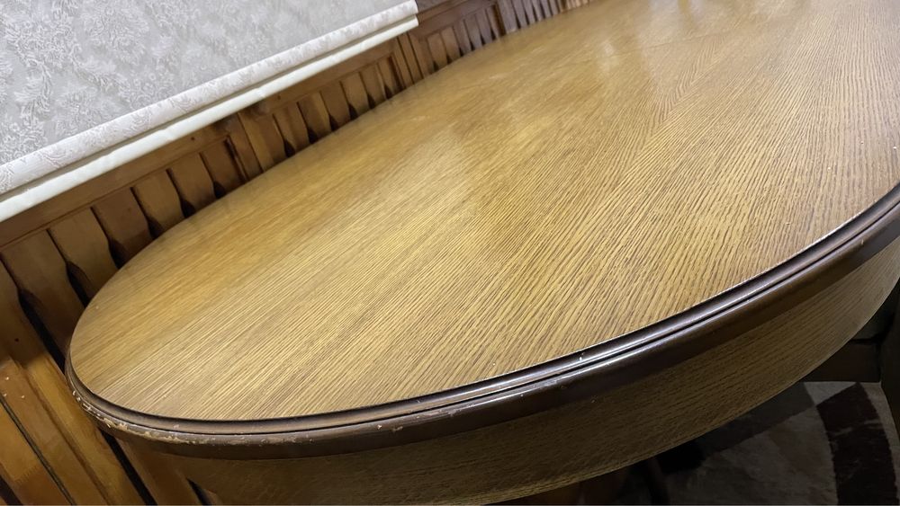 Продается качественный белорусский стол из дуба.