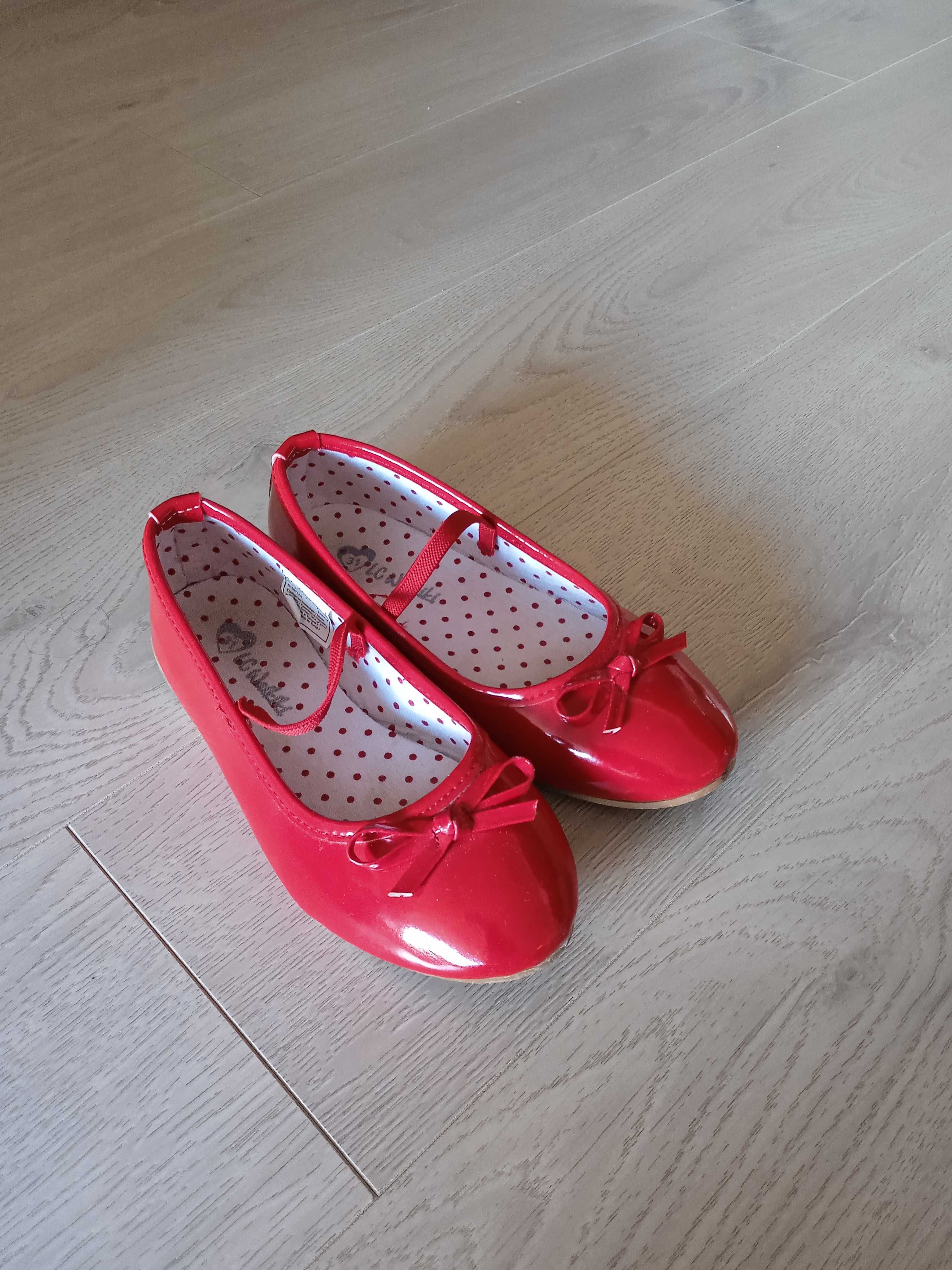 Детски червени лачени обувки