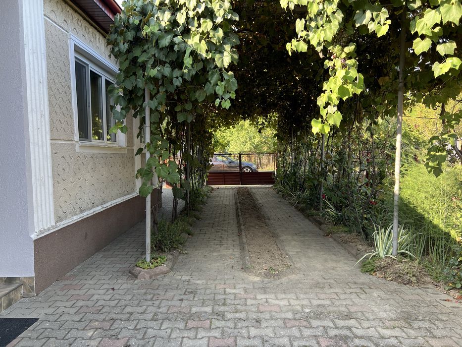 Casa de vanzare, Localitatea Apa