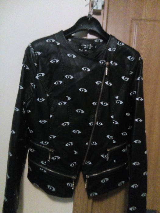 Vând Geaca din  imitație  Piele model deosebit Mărime L,XL