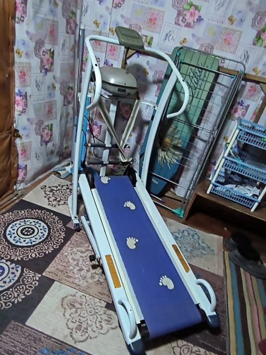 Продам беговую дорожку с электро массажером