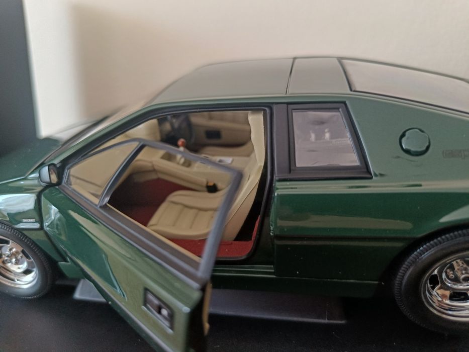 Lotus Esprit, Autoart 1:18
