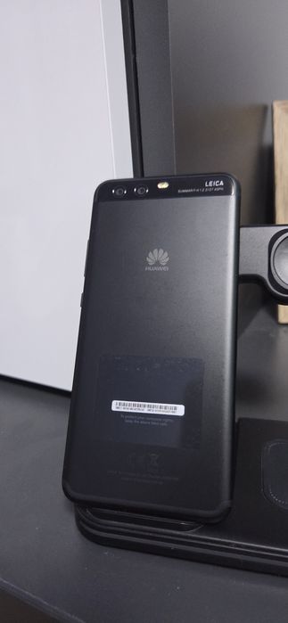 Vând huawei p10 .