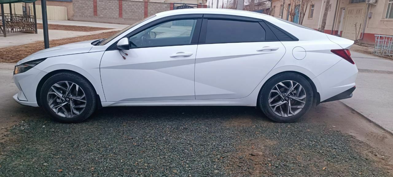 Продам Hyundai Elantra 2022