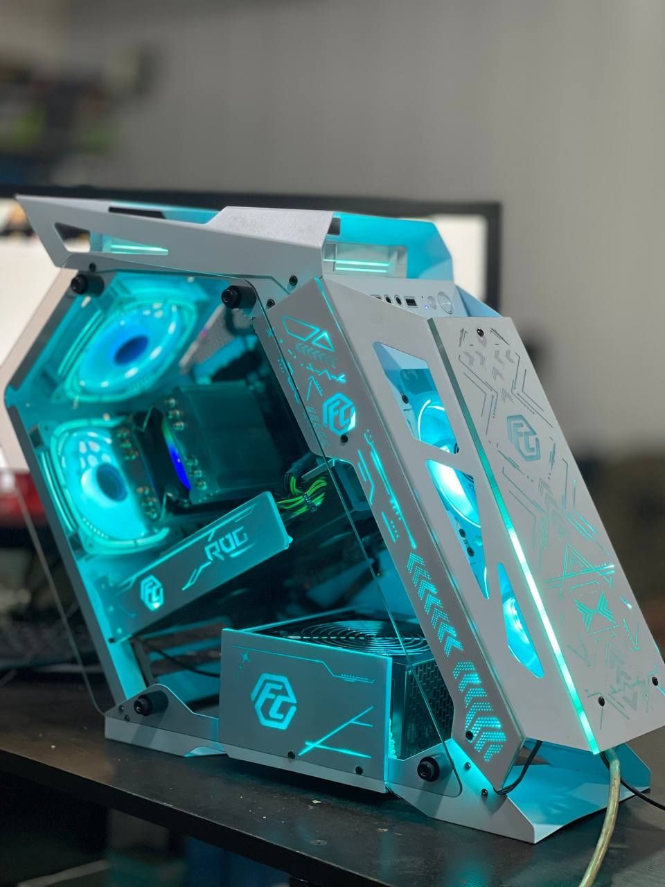 O'yin va Montaj uchun PC va Monitor