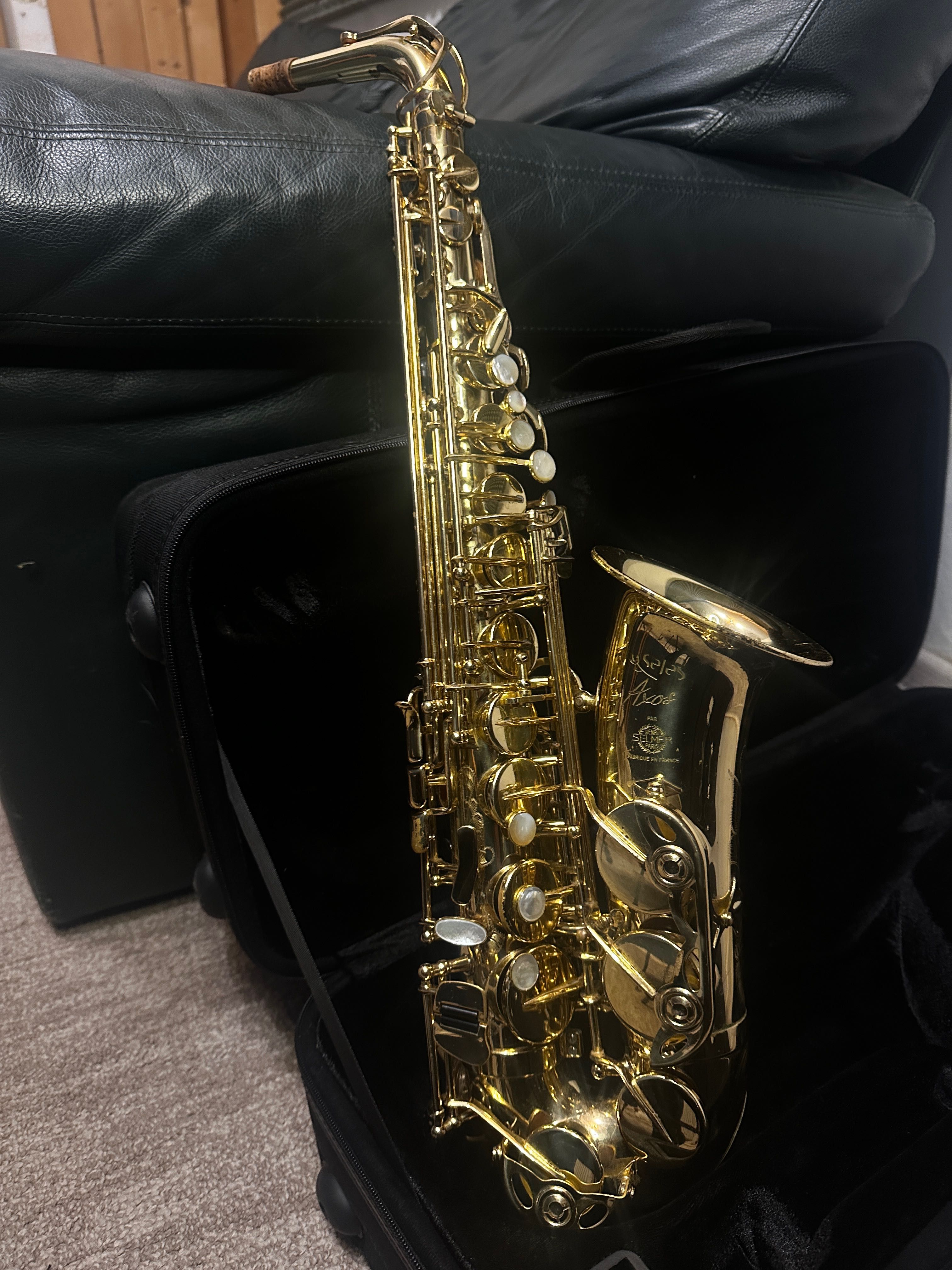 Vând Saxofon Selmer Axos