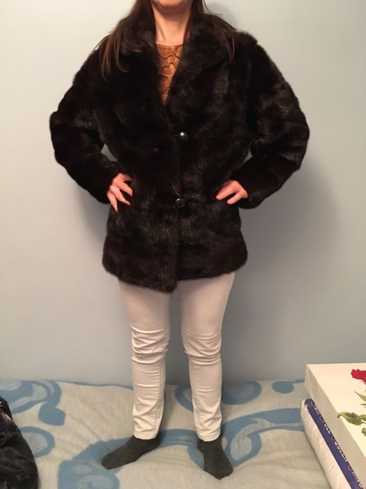 Haina blana de iarna de nurca - din SUA New York . Marimea medie.