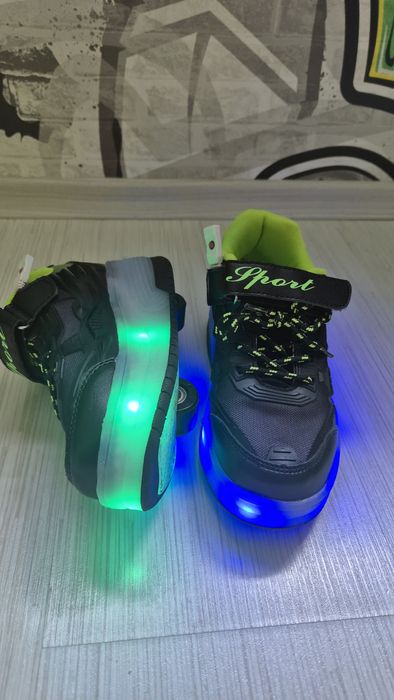 Светещи маратонки на колела