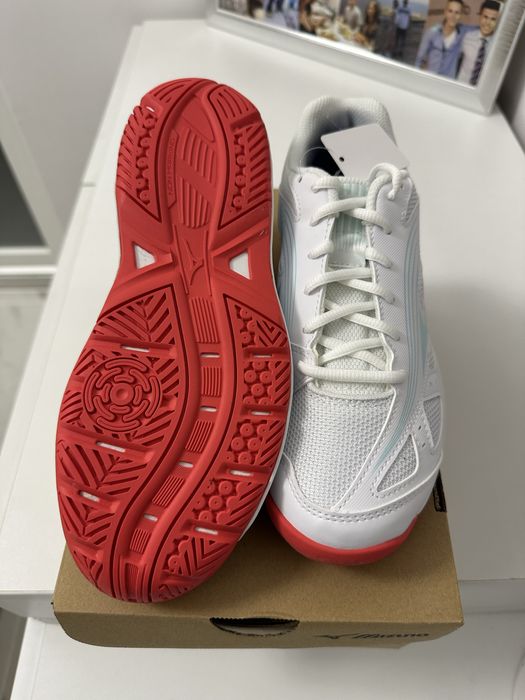 Adidasi Mizuno Indoor ( adidasi sala , sport , nike , adidas )