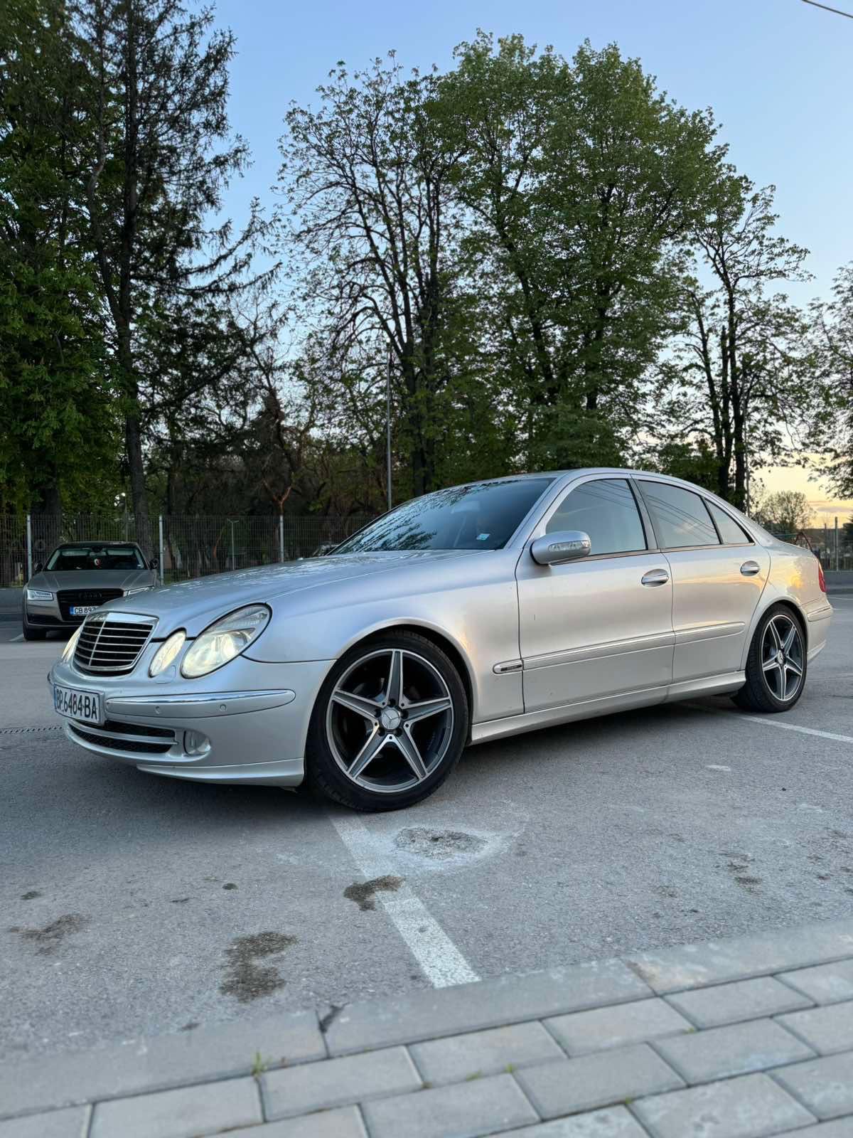 Продавам Мерцедес Е класа w211