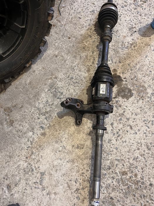 Предна дясна полуоска rav4 2.0 бензин