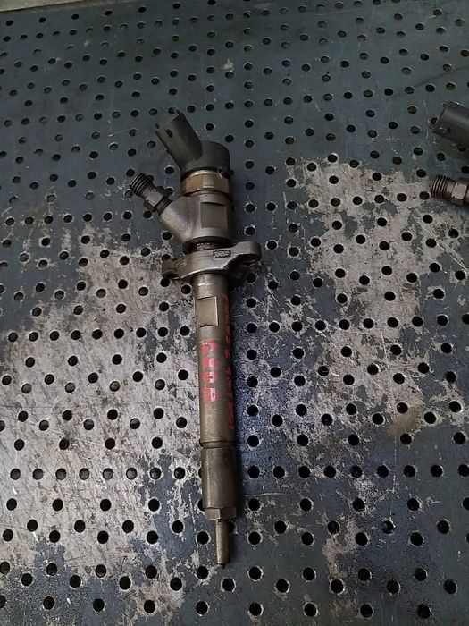 Injector 1.6 tdci ford focus 2 0445110259