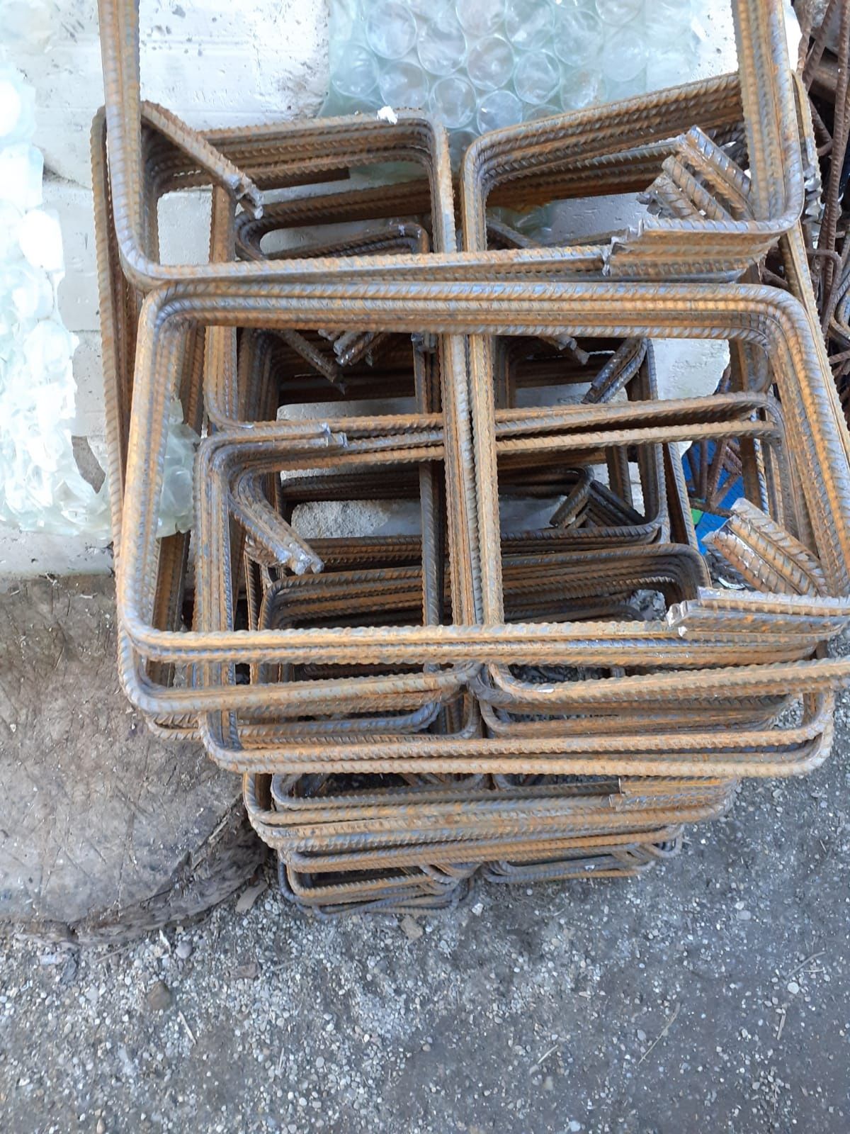 Etrieri pentru construcții,folosiți în armarea structurilor de reziste