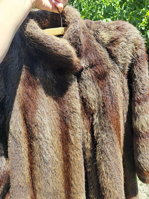 Vând haină de blană nutrie