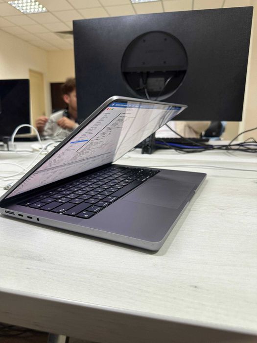 Macbook pro M1 pro 16/512 gb 14 dyum