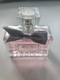 Apa de parfum Miss Dior