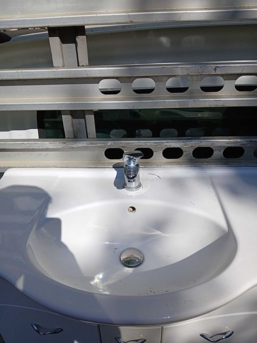 Vand corp baie chiuveta cu dulap