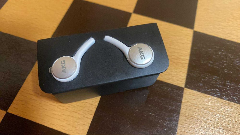 Продавам нови оригинални слушалки Samsung / Самсунг само за 19 лв