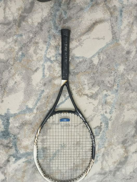 Теннисная ракетка