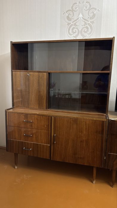 Ретро мебель лакированная