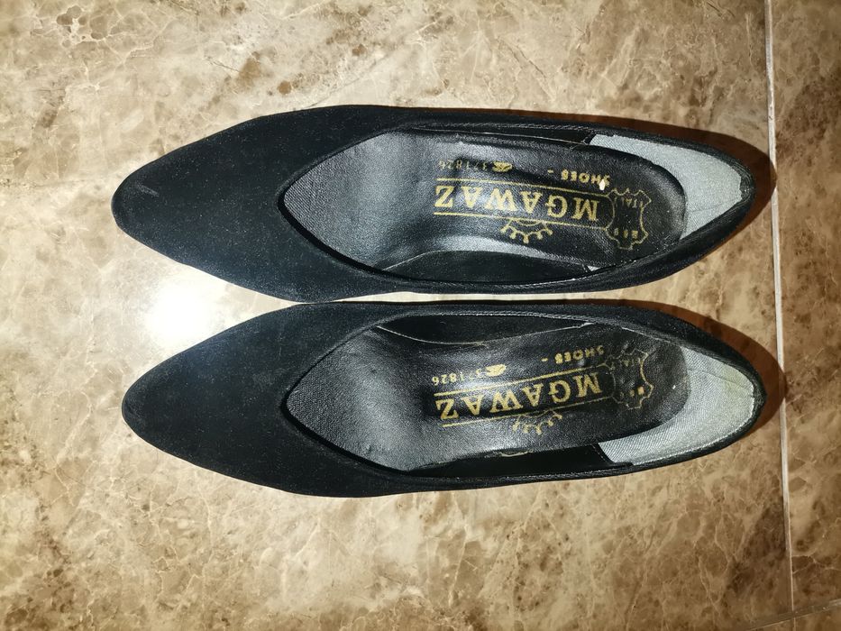 Обувки от естествен  велур -черни .