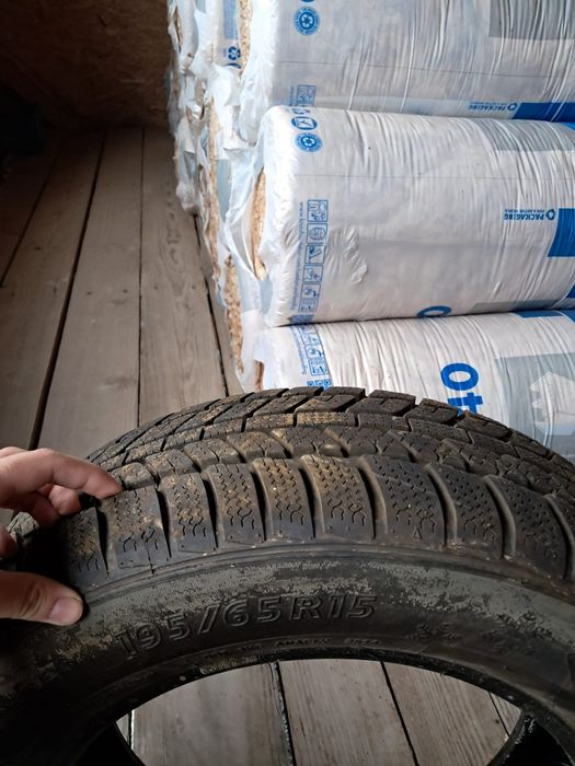 Vând doua cauciucuri de iarna 195/65 R15