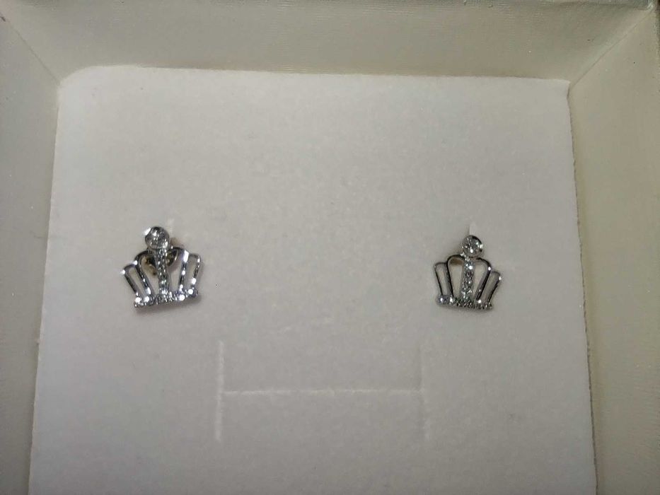Cercei regali Queen's Crown, aur 18k cu diamante 0.74 ct.