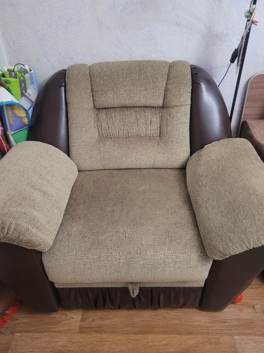 продам Диван с креслом