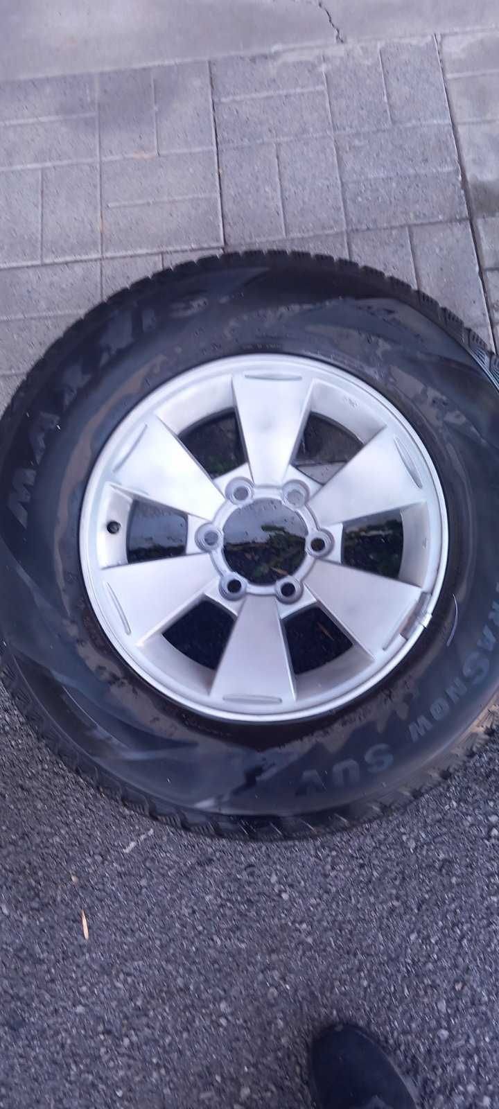 Всесезонни гуми с оригинални джанти Mitsubishi 16 цола