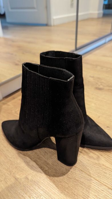 Ghete negre cu toc, catifea, 38, elegante, purtate o data.