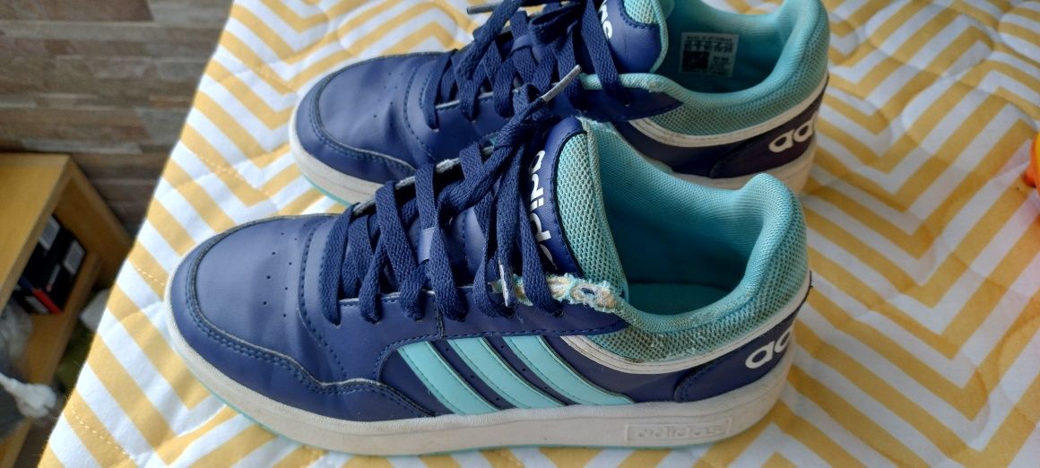 Маратонки Adidas  35,5