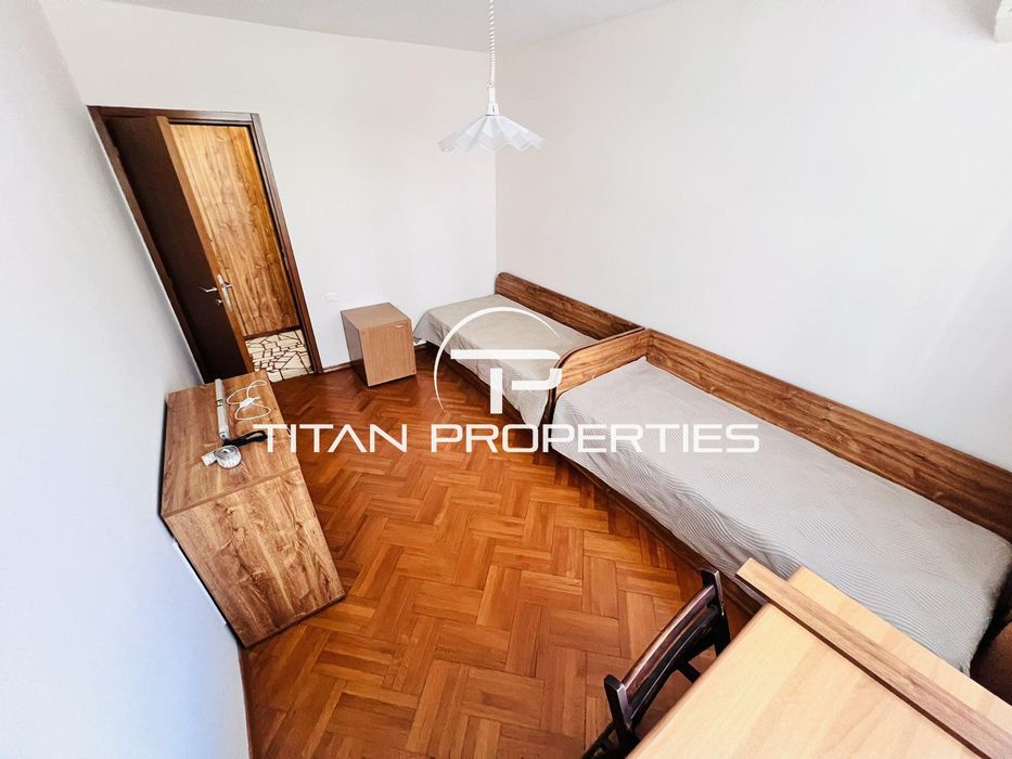 Тристаен апартамент в ж.к Възраждане.