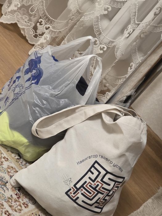 Отдам пакеты вещей почти даром. Женские/девушке