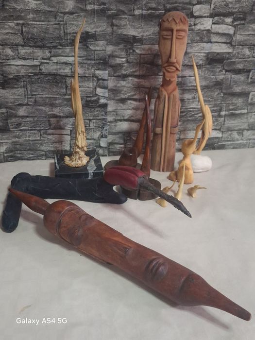 Lot sculpturi din os si lemn