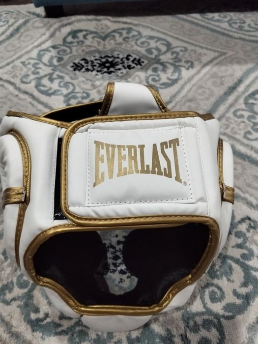 Продам оригинальный шлем  

1. Продам боксёрский ш