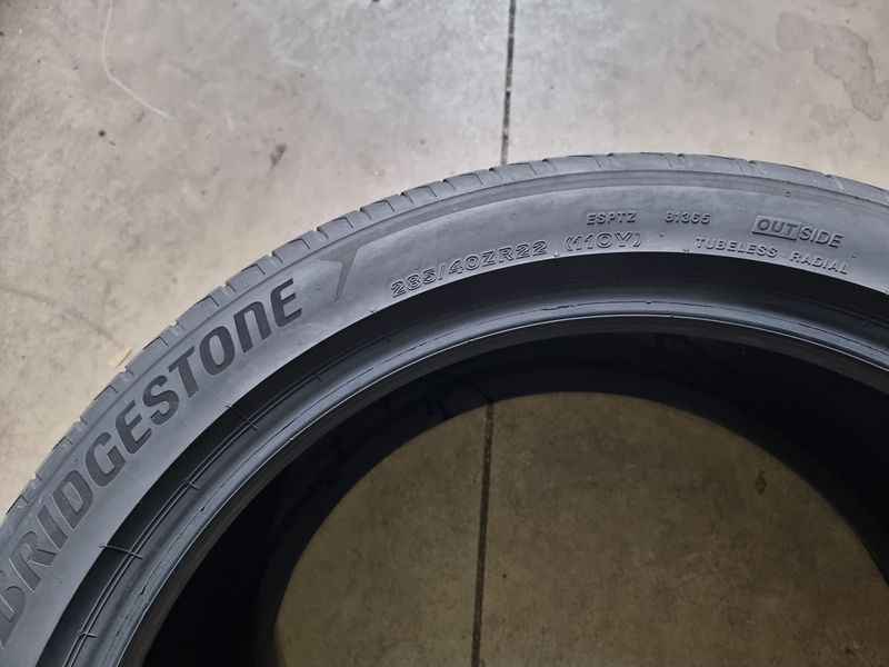 285/40/22 Bridgestone 2piese