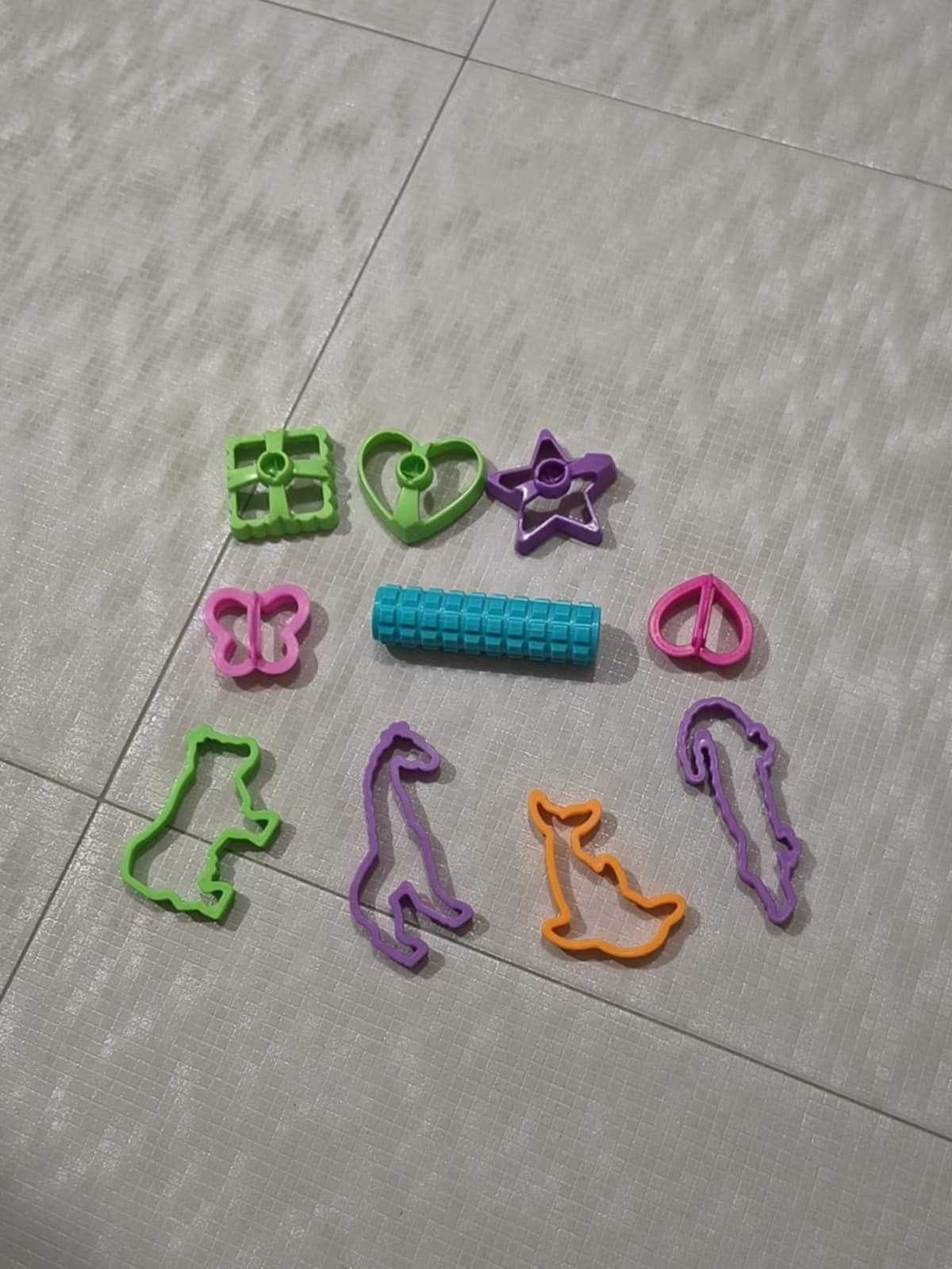 Play-Doh 4 комплекта + 24 чашки с пластилин