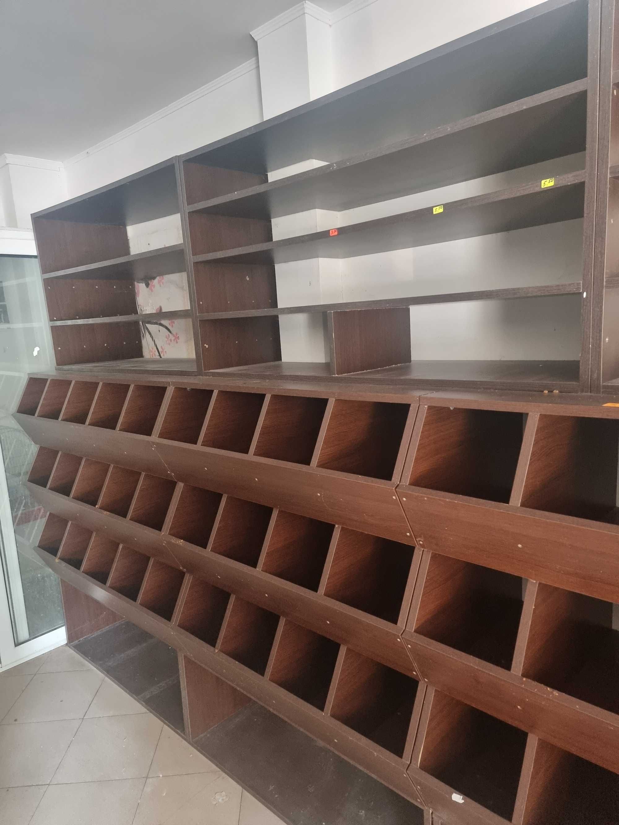 Стелажи за зоомагазин