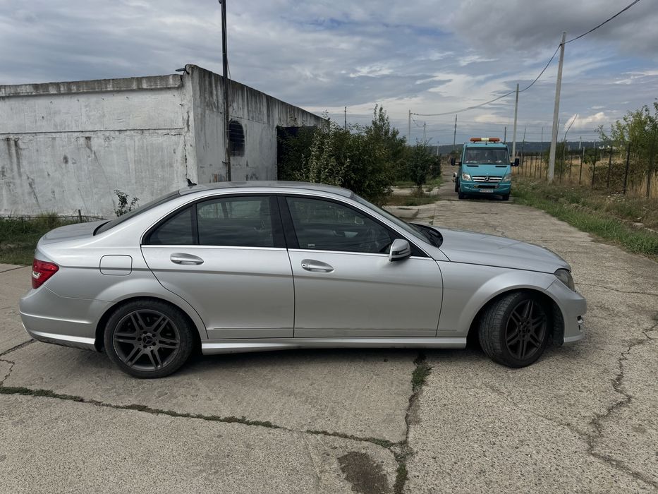 Dezmembrez Mercedes W204 C220 facelift pachet amg