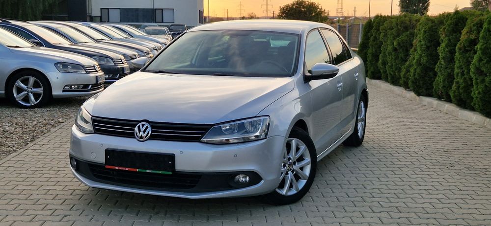 Vand Vw Jetta 1.6 TDI 2012 EURO5 Model Highline RATE Impecabila