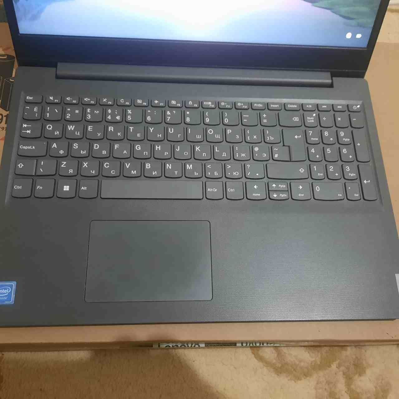 Ноутбук Lenovo V15-IGL yengi srochno sotaman