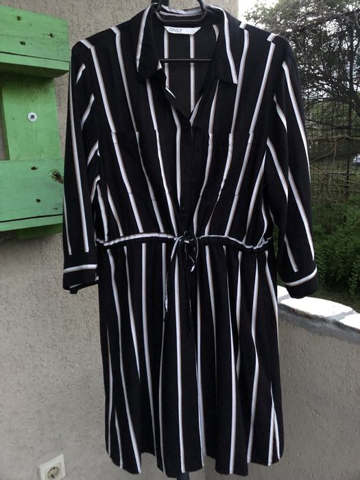 Rochie ONLY cu nasturi și cordon în talie