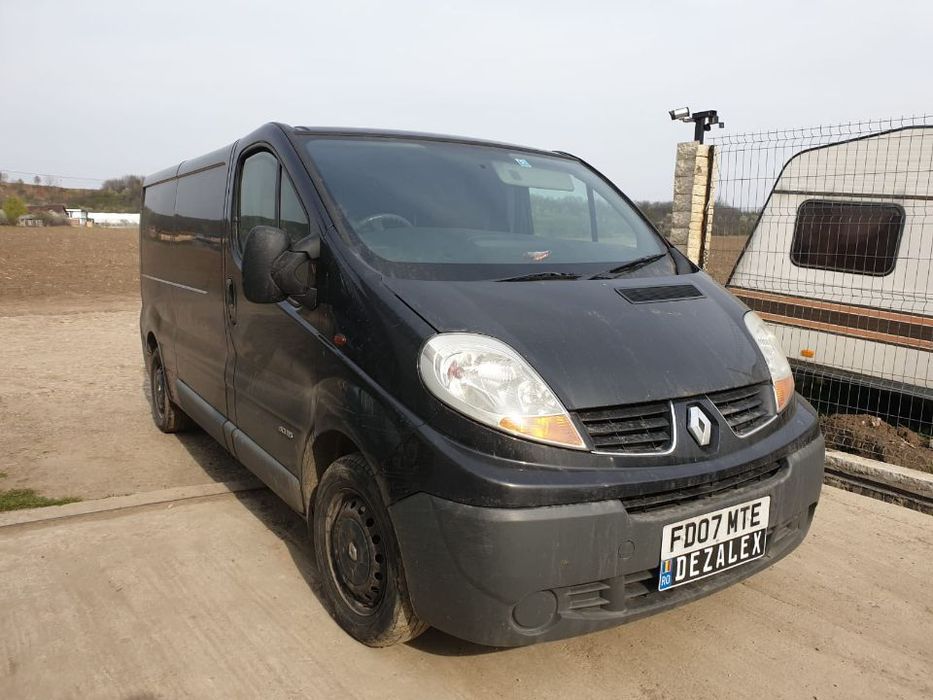 Dezmembrez Renault Trafic 2.0dci