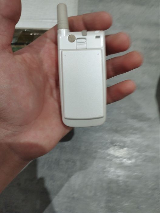 Коллекционный телефон раскладушка работает за границей пришел из США