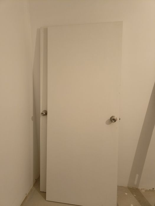 продам двери по 8000